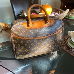 Beautiful vintage Louis Vuitton Deauville Tote